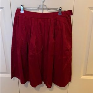Red pleated skirt with pockets